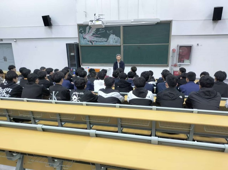 10.17彭给新进学生会成员开会2.jpg