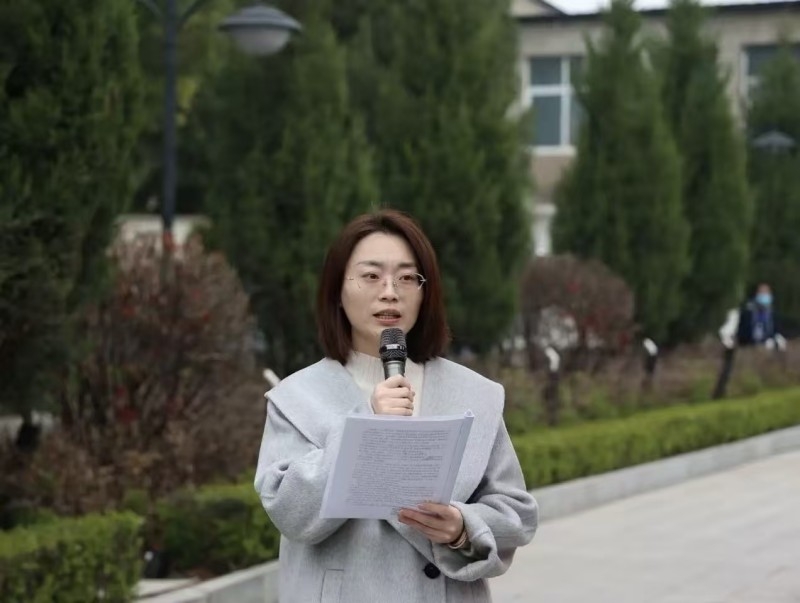 3月24日和团委一起去烈士陵园4.jpg 3月24日和团委一起去烈士陵园4.jpg