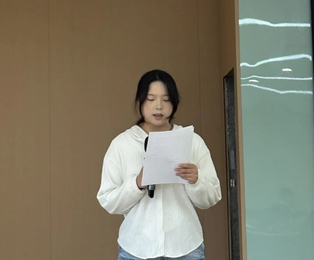4.14思政潮我看青年说担当启动仪式 青春宣讲团副团长闫美睿作为代表发言.jpg 4.14思政潮我看青年说担当启动仪式 青春宣讲团副团长闫美睿作为代表发言.jpg